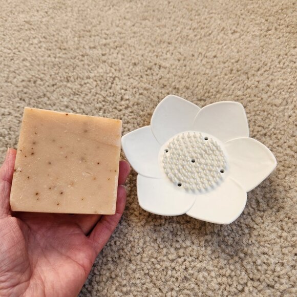 NEW 2 silicone soap dishes lotus flower pink & blue - Picture 4 of 7